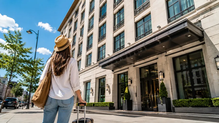 Solo women: request a 2nd-7th floor hotel room